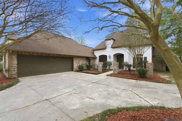 17202 Sweet Olive Dr, Saint George, LA 70817