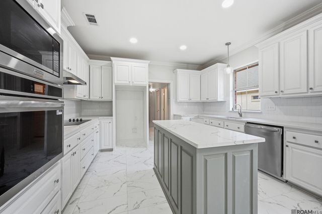 17202 Sweet Olive Dr, Saint George, LA 70817