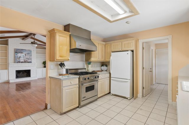 18335 Hereford Lane, Nassau Bay, TX 77058