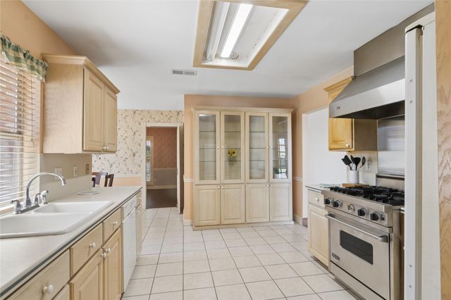 18335 Hereford Lane, Nassau Bay, TX 77058