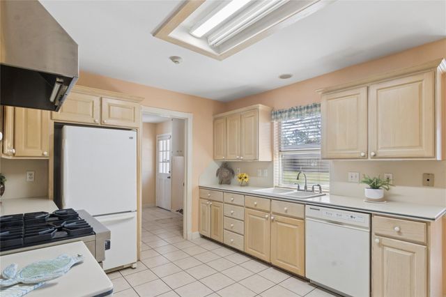 18335 Hereford Lane, Nassau Bay, TX 77058