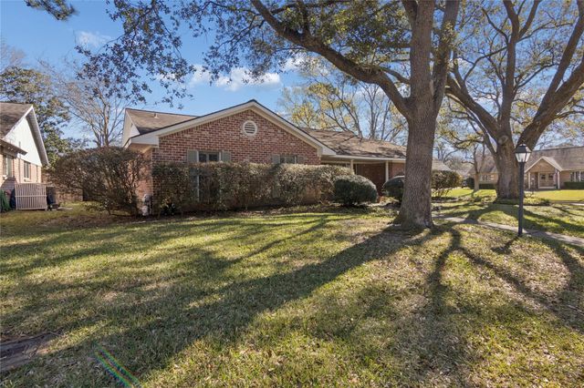18335 Hereford Lane, Nassau Bay, TX 77058