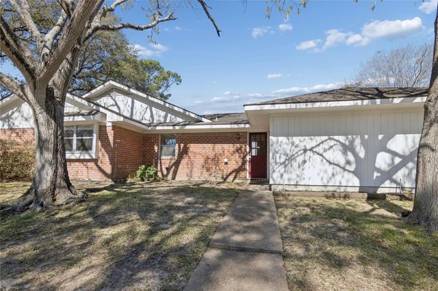 18335 Hereford Lane, Nassau Bay, TX 77058