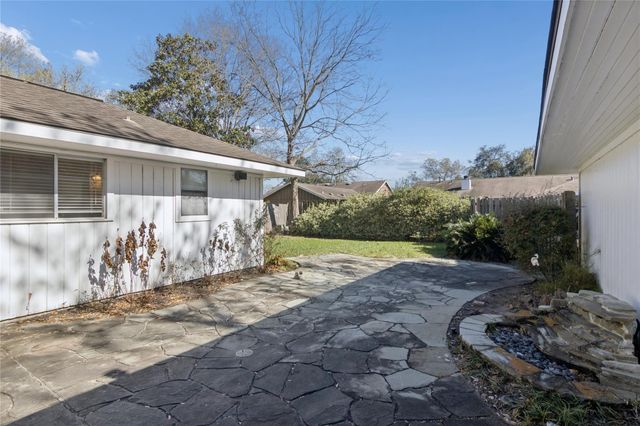 18335 Hereford Lane, Nassau Bay, TX 77058