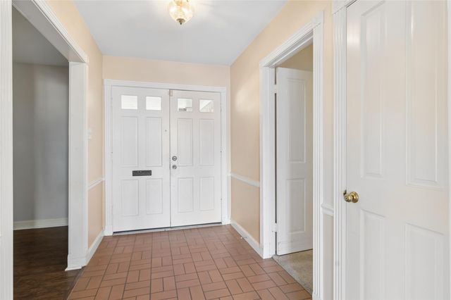 18335 Hereford Lane, Nassau Bay, TX 77058