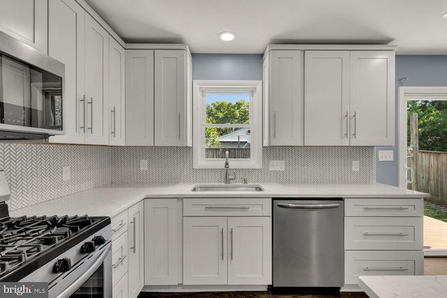 3913 DECATUR AVE, Kensington, MD 20895