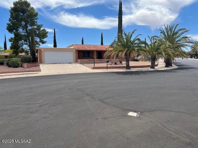 132 E La Espina, Green Valley, AZ 85614
