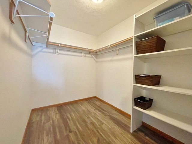 1928 25th St SW, Minot, ND 58701