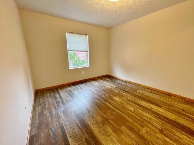 1928 25th St SW, Minot, ND 58701