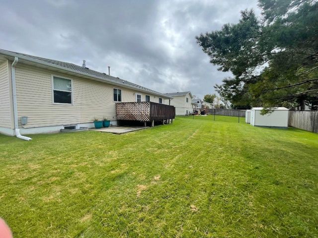 1928 25th St SW, Minot, ND 58701