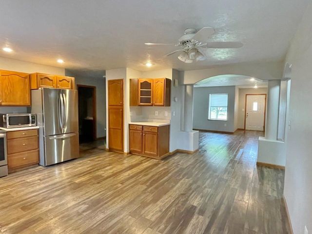 1928 25th St SW, Minot, ND 58701