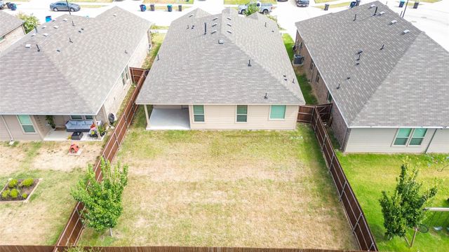 213 Mossy Cliff Lane, Fort Worth, TX 76052