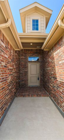 213 Mossy Cliff Lane, Fort Worth, TX 76052