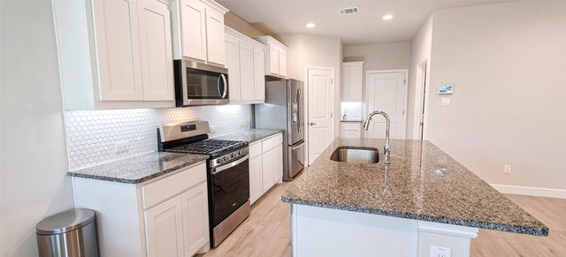 213 Mossy Cliff Lane, Fort Worth, TX 76052