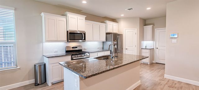 213 Mossy Cliff Lane, Fort Worth, TX 76052
