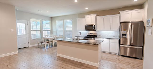 213 Mossy Cliff Lane, Fort Worth, TX 76052