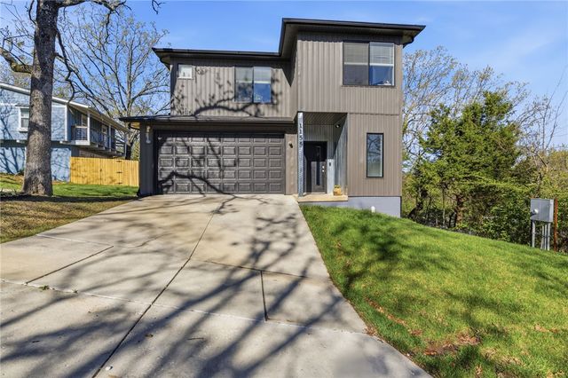1155 N Sunset Drive, Fayetteville, AR 72701