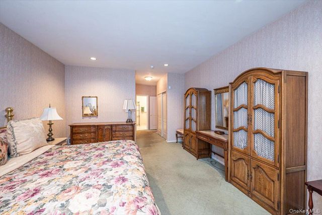 37 Windwatch Drive, Hauppauge, NY 11788