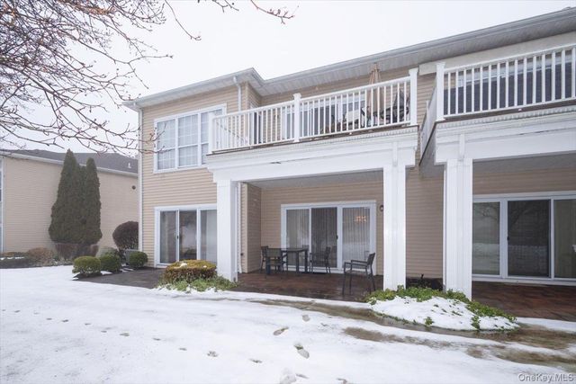 37 Windwatch Drive, Hauppauge, NY 11788