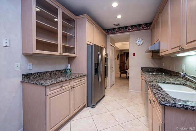 37 Windwatch Drive, Hauppauge, NY 11788