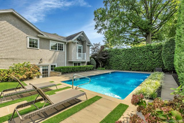 33 Harwood Drive E, Glen Cove, NY 11542