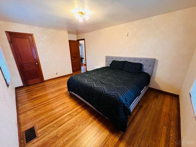 7905 Plainfield Road, Deer Park, OH 45236