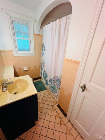 7905 Plainfield Road, Deer Park, OH 45236