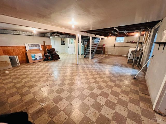 7905 Plainfield Road, Deer Park, OH 45236