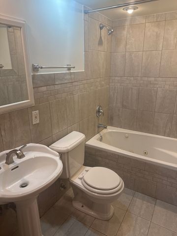 5721 CIRCLE Drive 304, Oak Lawn, IL 60453
