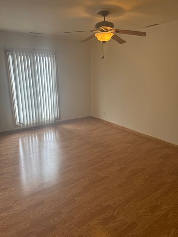 5721 CIRCLE Drive 304, Oak Lawn, IL 60453