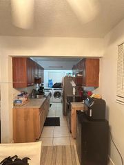 1100 NE 1st Ct 104, Hallandale Beach, FL 33009