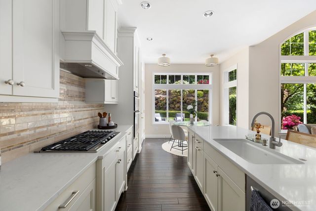 23115 SE 44th Street, Sammamish, WA 98075