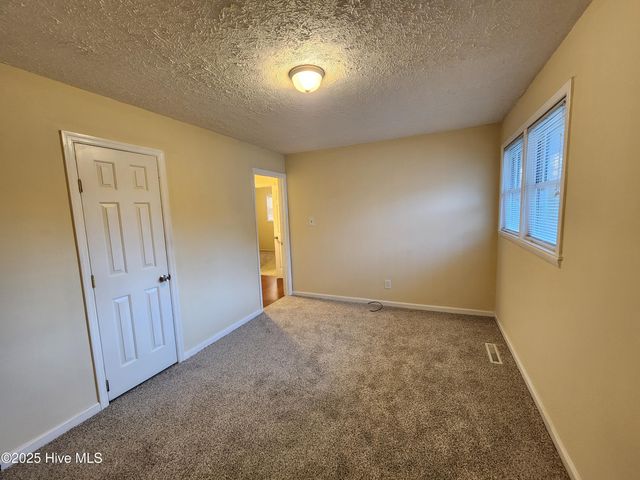 395 Maple Street, Jacksonville, NC 28540