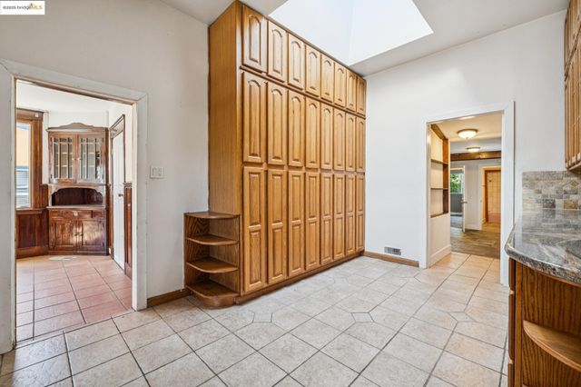 3427 Laguna Ave, Oakland, CA 94602
