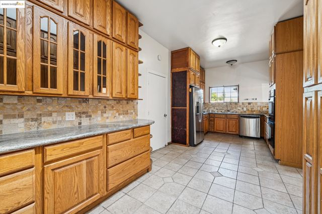 3427 Laguna Ave, Oakland, CA 94602