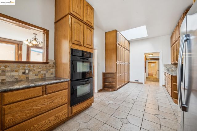 3427 Laguna Ave, Oakland, CA 94602