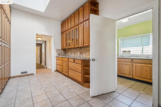 3427 Laguna Ave, Oakland, CA 94602