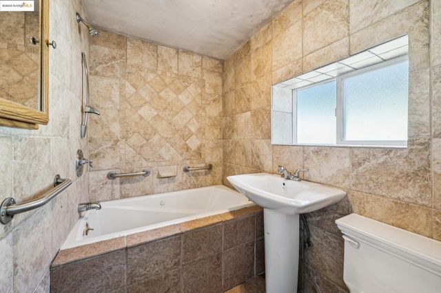 3427 Laguna Ave, Oakland, CA 94602