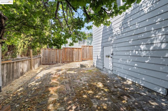 3427 Laguna Ave, Oakland, CA 94602
