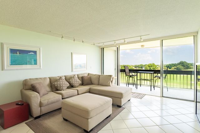 2000 PRESIDENTIAL Way 603, West Palm Beach, FL 33401