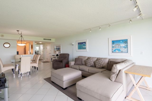 2000 PRESIDENTIAL Way 603, West Palm Beach, FL 33401