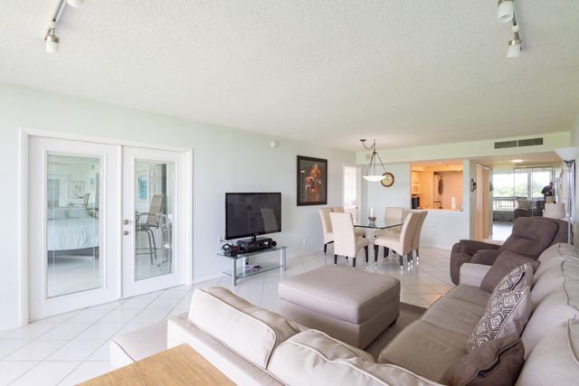 2000 PRESIDENTIAL Way 603, West Palm Beach, FL 33401