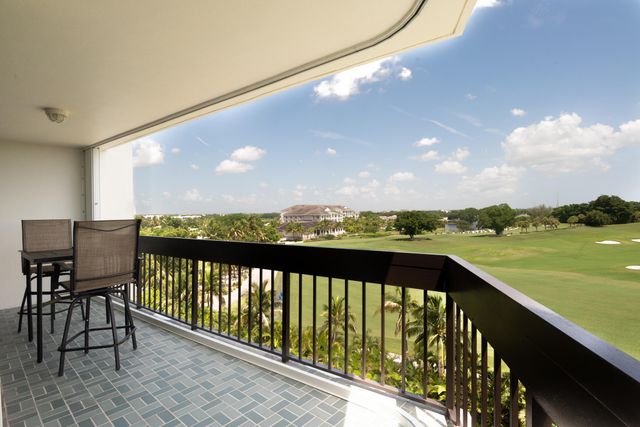 2000 PRESIDENTIAL Way 603, West Palm Beach, FL 33401