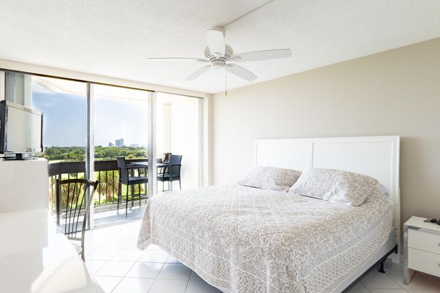 2000 PRESIDENTIAL Way 603, West Palm Beach, FL 33401