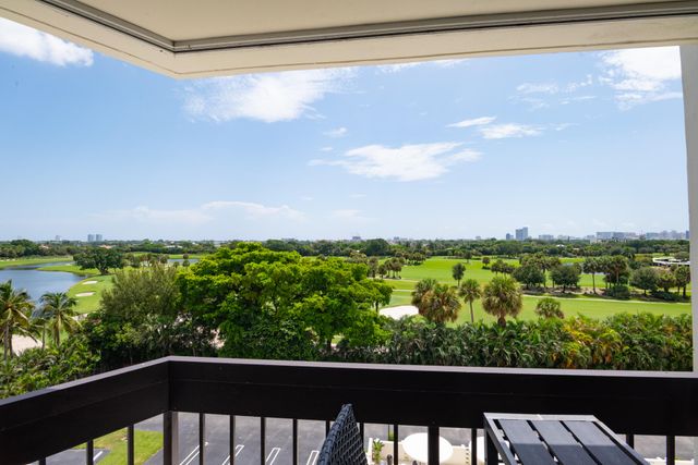 2000 PRESIDENTIAL Way 603, West Palm Beach, FL 33401