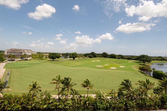 2000 PRESIDENTIAL Way 603, West Palm Beach, FL 33401