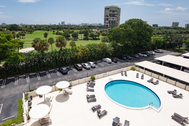 2000 PRESIDENTIAL Way 603, West Palm Beach, FL 33401