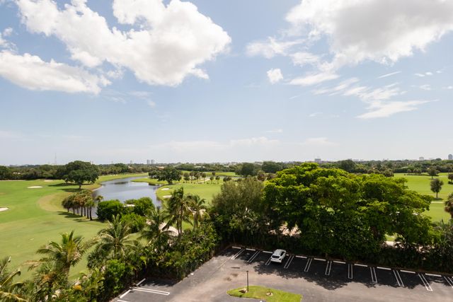 2000 PRESIDENTIAL Way 603, West Palm Beach, FL 33401