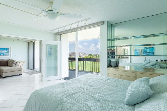 2000 PRESIDENTIAL Way 603, West Palm Beach, FL 33401