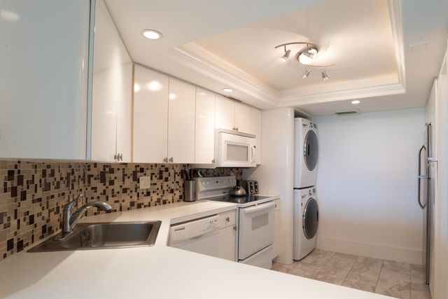 2000 PRESIDENTIAL Way 603, West Palm Beach, FL 33401